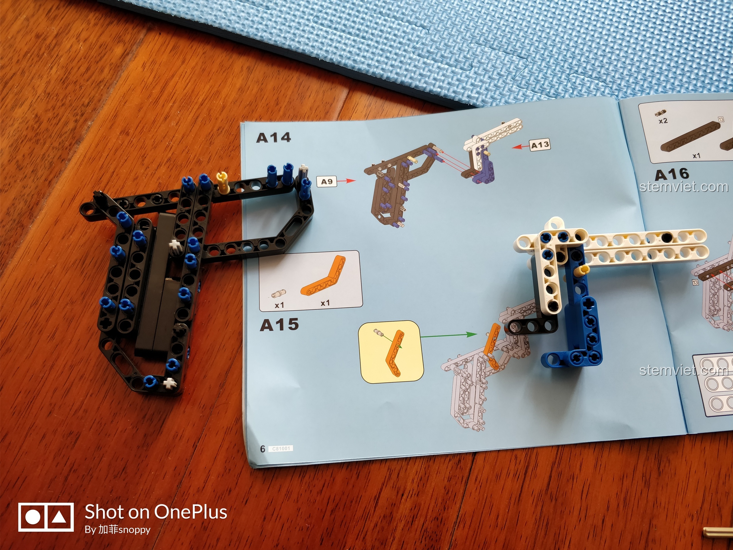 Quá trình lắp ráp phần cò súng và các chi tiết liên quan của bộ đồ chơi súng AK-47 CaDA C81001.