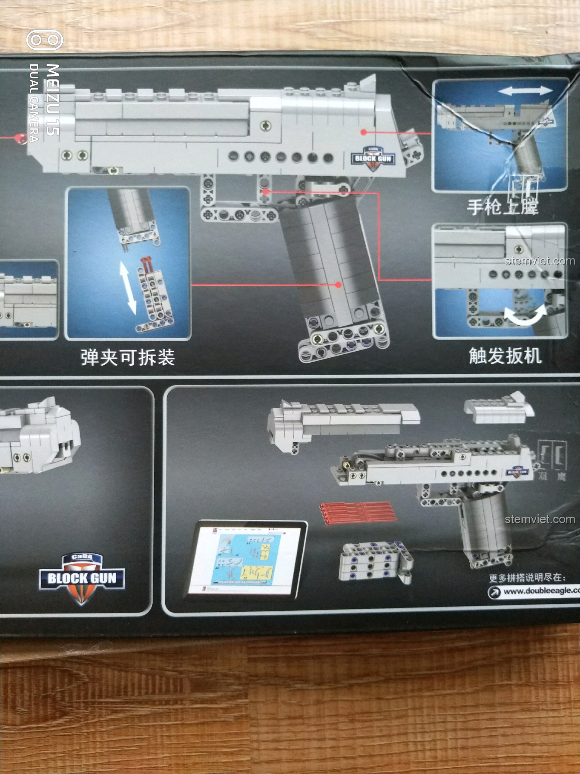 Toàn bộ các túi chi tiết, dây chun, sticker và sách hướng dẫn của bộ đồ chơi lắp ráp CaDA C81007 Desert Eagle.