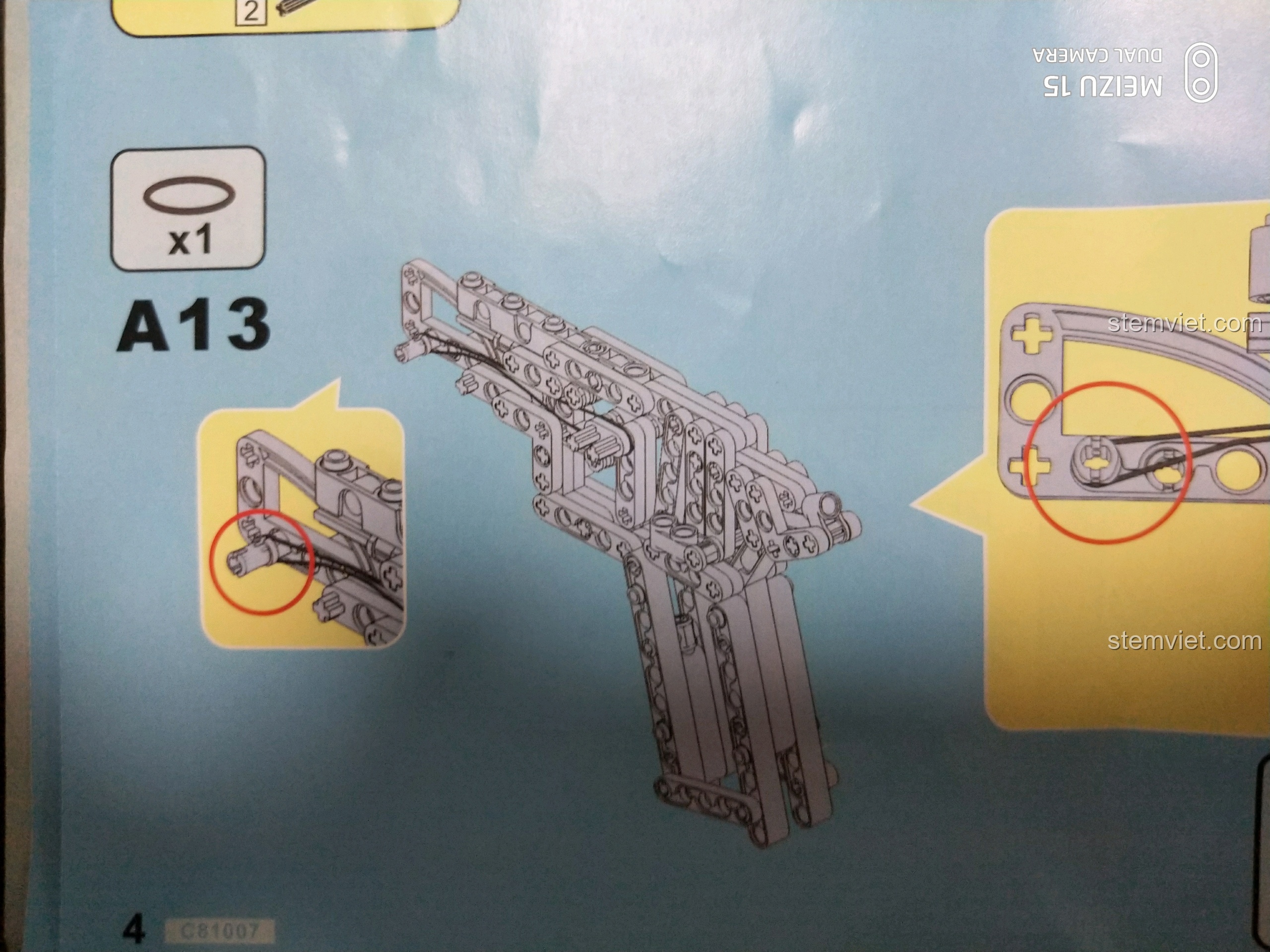 Một phần của súng lắp ráp CaDA C81007 đang được cầm trên tay, cho thấy chi tiết phần đầu súng.