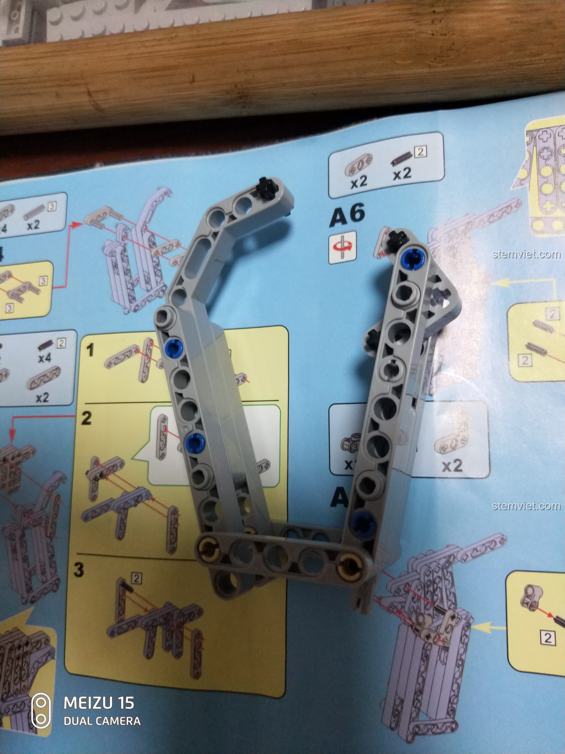 Sơ đồ hướng dẫn lắp dây chun vào cơ chế bắn đạn của súng lắp ráp CaDA C81007.