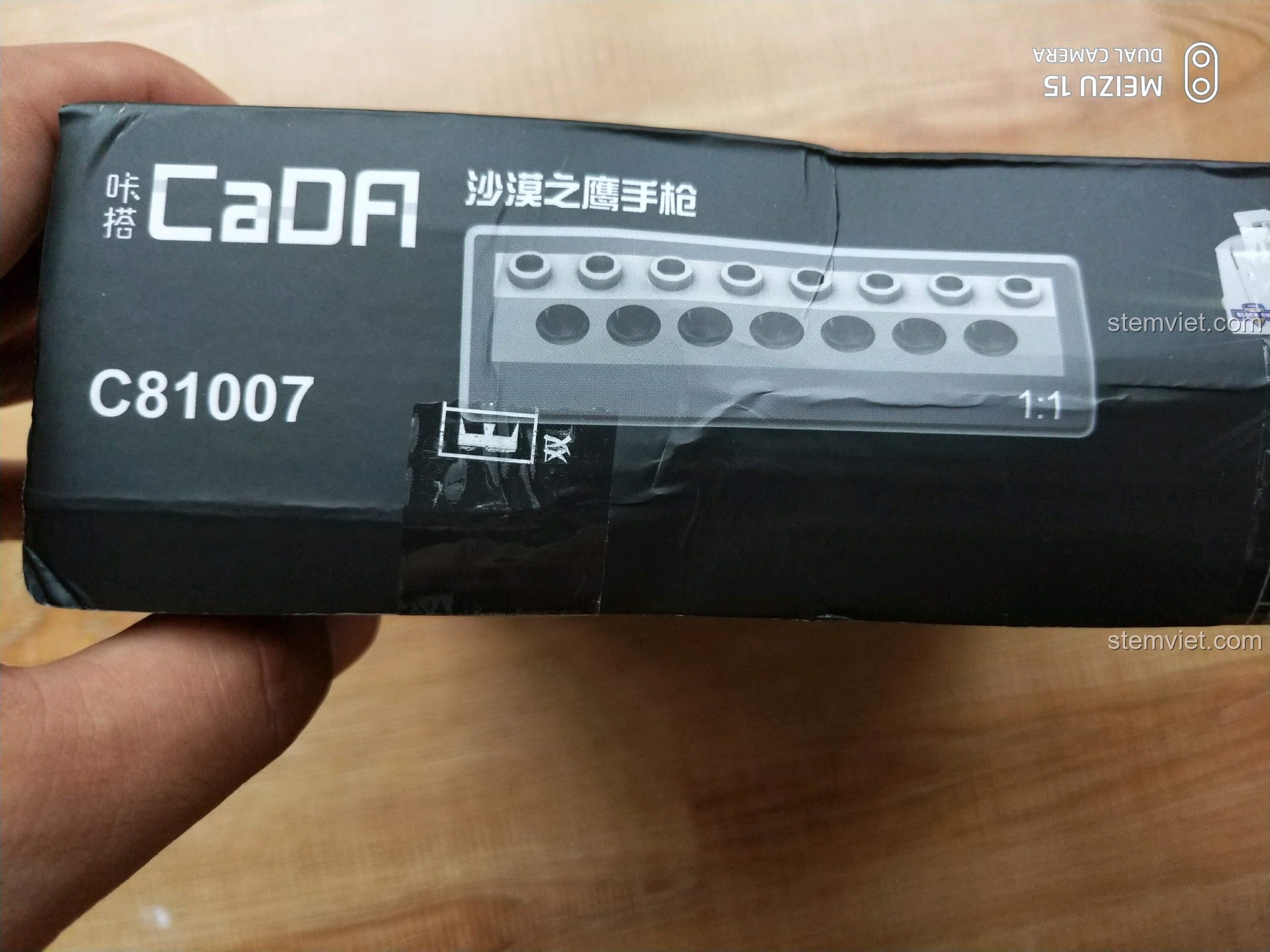 Cạnh hộp đồ chơi lắp ráp CaDA C81007 Súng Lục Desert Eagle với dòng chữ