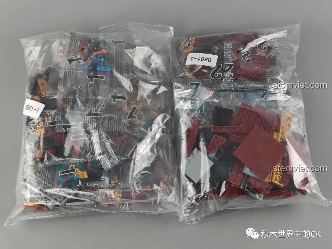 Hai túi mảnh ghép của bộ đồ chơi lắp ráp Sách Minifigure Người Sắt Iron Book DLP8801.