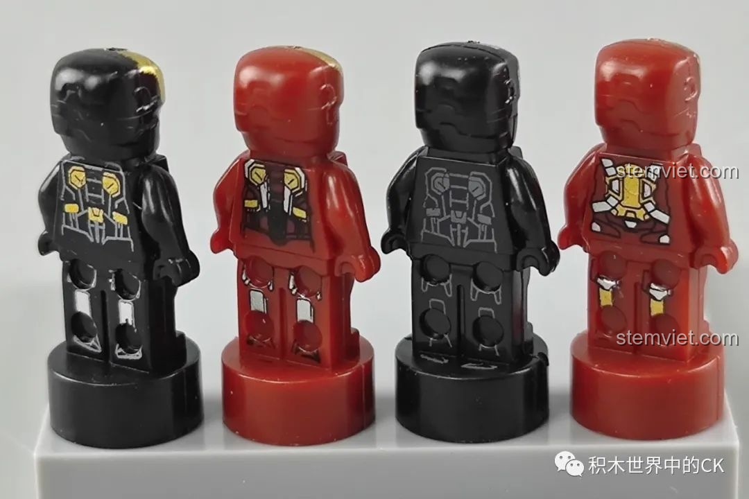 Mặt sau của bốn minifigure Iron Man MK17, MK18, MK19, MK20, thể hiện các chi tiết in ấn phía sau.