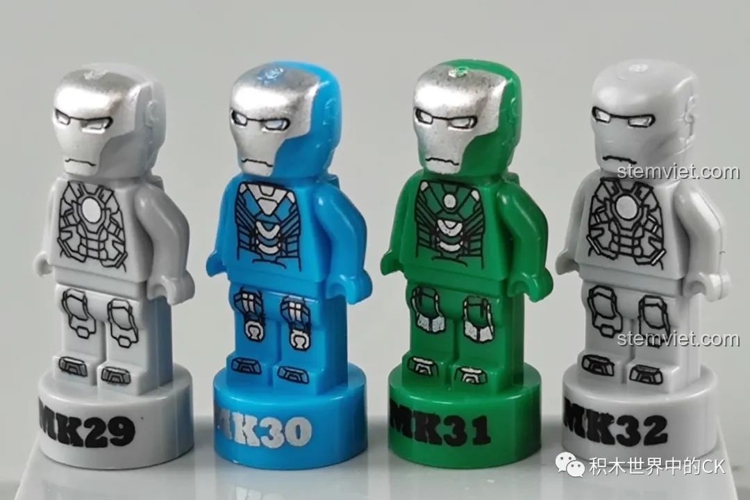 Bốn minifigure Iron Man MK29, MK30, MK31, MK32 với các thiết kế giáp mạnh mẽ và chi tiết.
