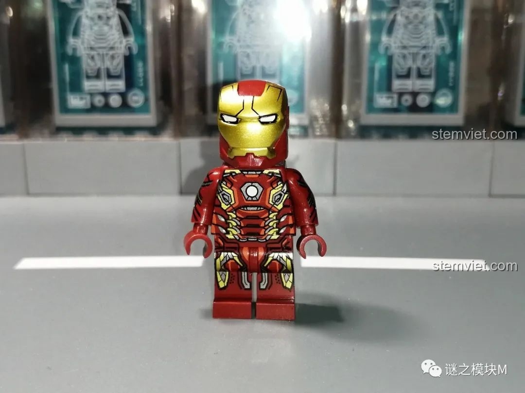 Hình ảnh chuẩn của minifigure Iron Man MK45, để so sánh với phiên bản lỗi trong bộ DLP8801.