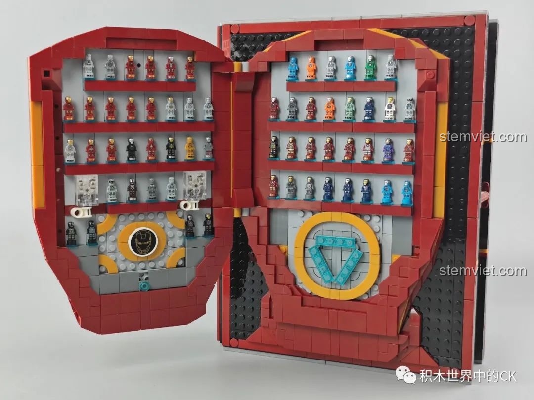 Sách Minifigure Người Sắt Iron Book DLP8801 mở rộng hoàn toàn, trưng bày đầy đủ các minifigure Iron Man.
