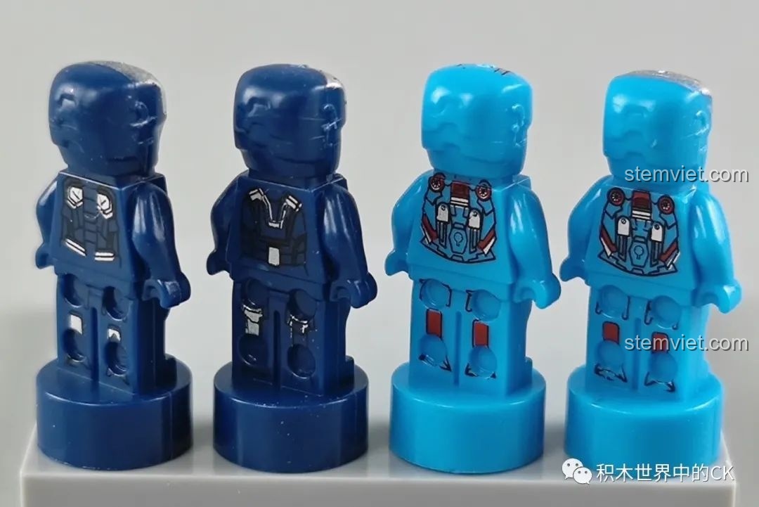 Mặt sau của minifigure War Machine và Pepper Potts (Rescue Armor), hiển thị chi tiết in ấn phía sau.