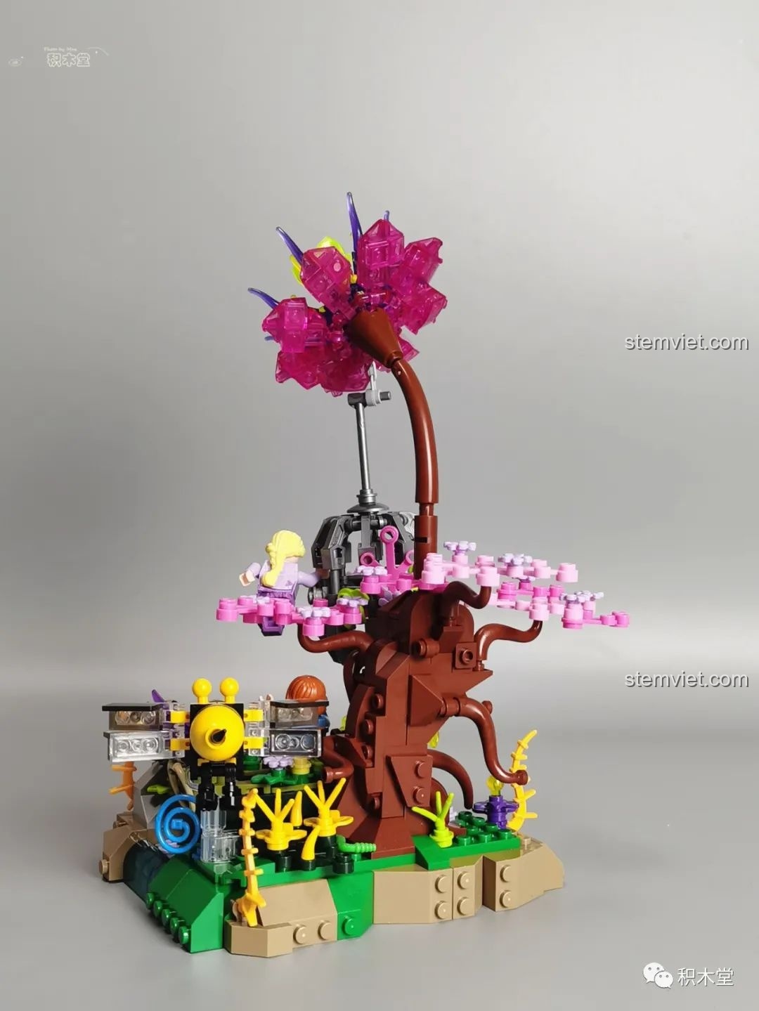 Mô hình hoàn chỉnh bộ Pantasy 15002 Mỹ Nhân Trong Lồng từ phía sau, thể hiện cấu trúc thân cây và tán lá.