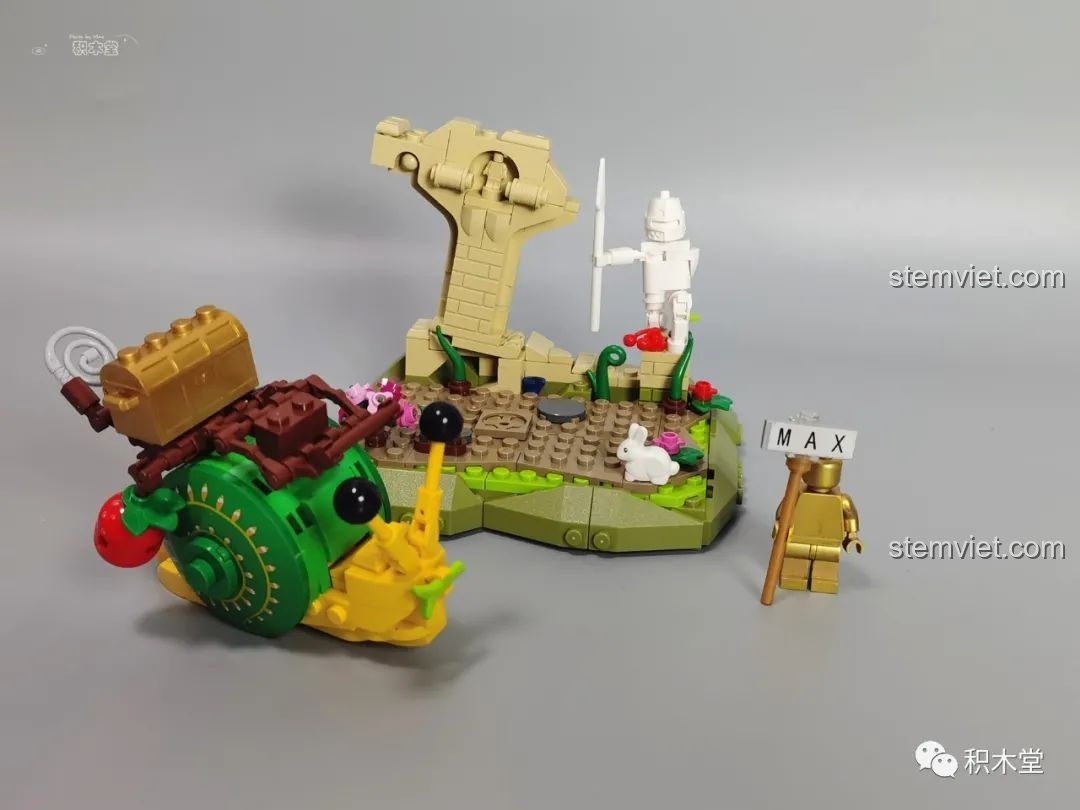 Chi tiết hoa lớn và thân cây trong bộ Pantasy 15003 Ốc Sên Công Chúa, sử dụng mảnh ghép độc đáo như ván lướt sóng.