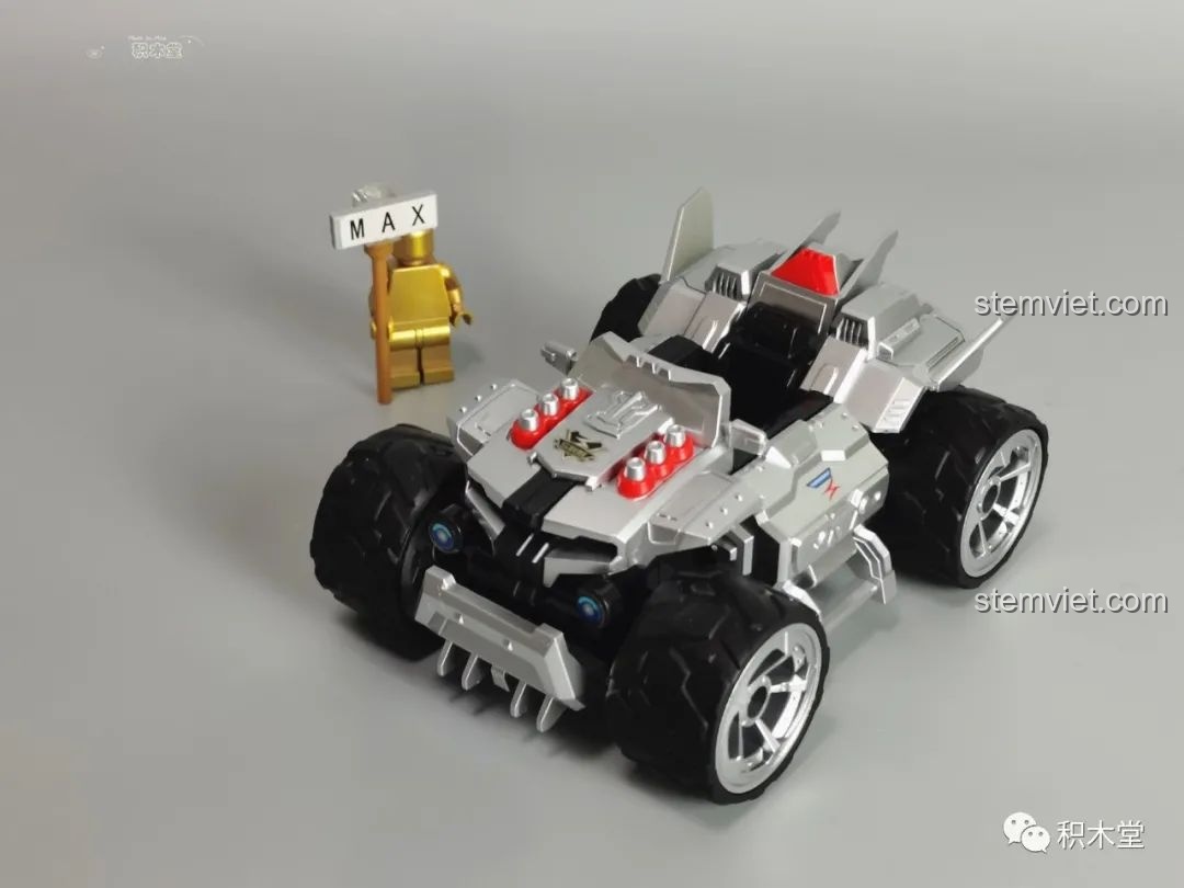 Mô hình đồ chơi lắp ráp xe đua QQ Tốc Độ Enlighten 74011 hoàn chỉnh, góc nhìn phía trước.