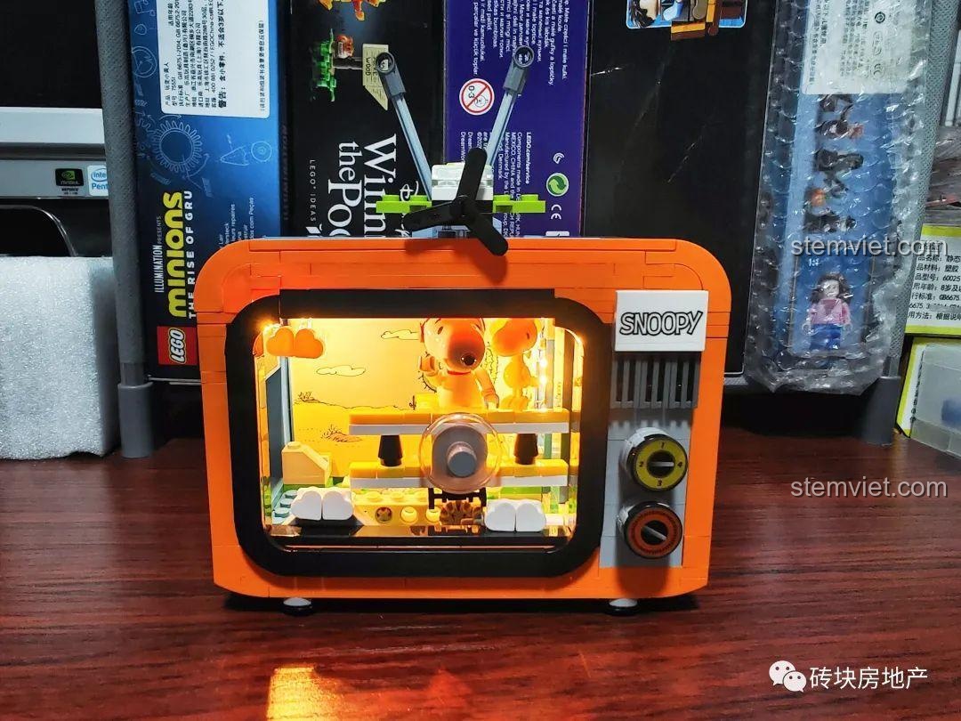 Hai mẫu TV Snoopy bật đèn LED