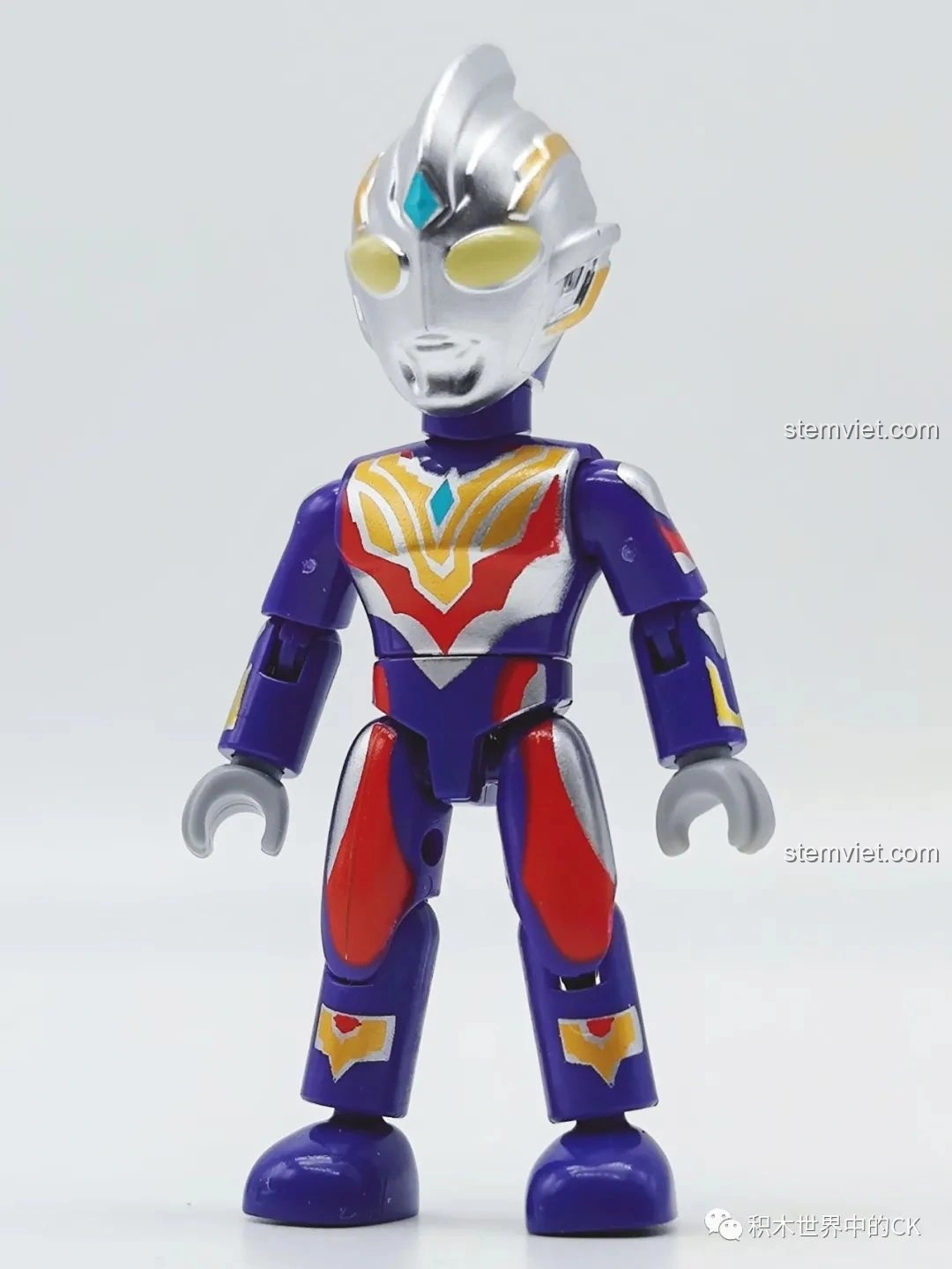 Mô hình Đặc Lợi Già Ultraman Phức Hợp Hình (75025-6) đứng thẳng, chi tiết giáp và màu sắc nổi bật.