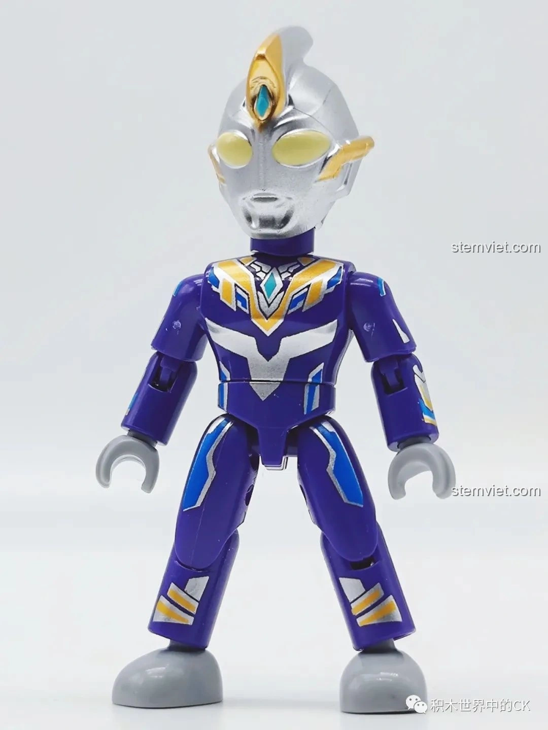 Mặt sau của mô hình Đặc Lợi Già Ultraman Không Trung Hình (75025-8), hiển thị chi tiết in ấn và logo.