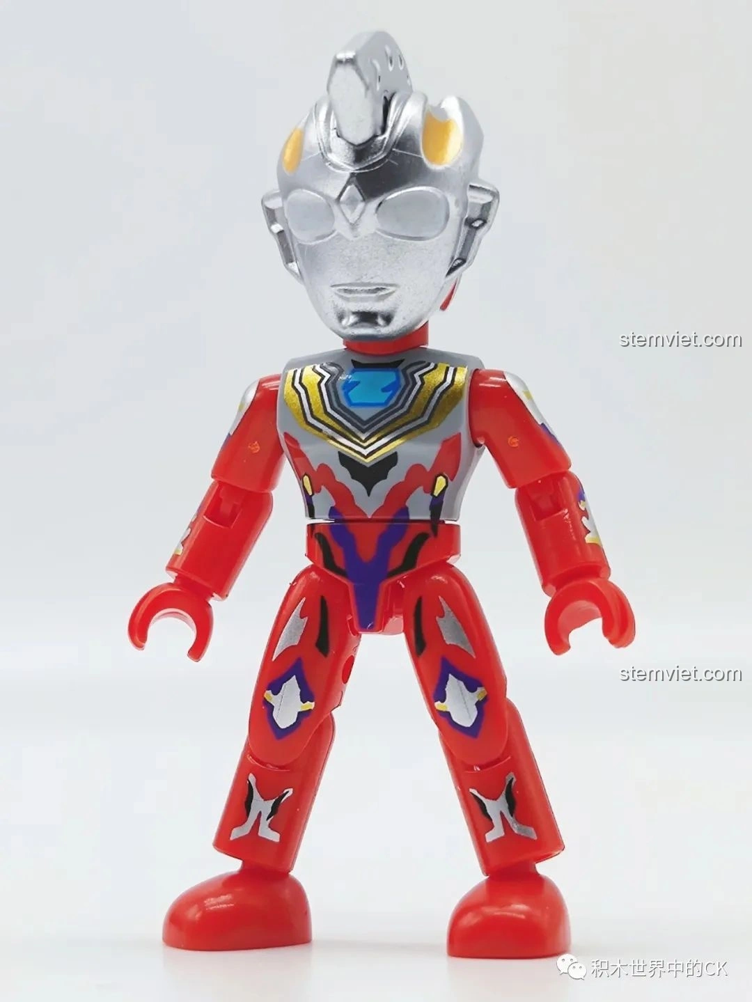 Mặt sau của mô hình Trạch Tháp Ultraman Gamma Tương Lai (75025-9), hiển thị chi tiết in ấn và logo.