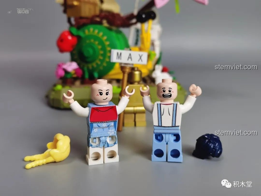 Mô hình hoàn chỉnh bộ Pantasy 15003 Ốc Sên Công Chúa từ phía trước, với ốc sên khổng lồ và bông hoa độc đáo, thu hút bé gái.