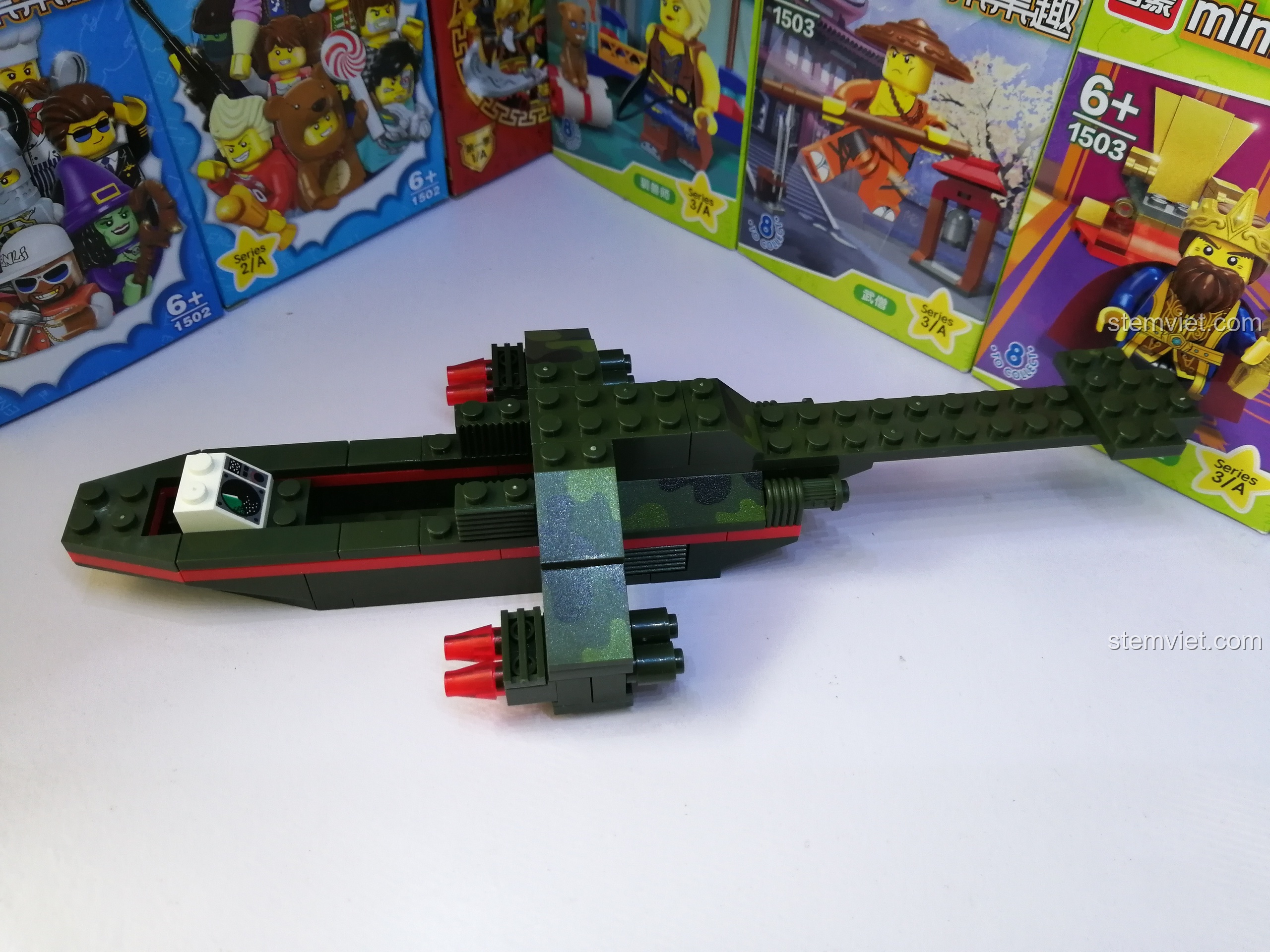 Cận cảnh chi tiết in họa tiết camo trên mảnh ghép của bộ Máy bay trực thăng chiến đấu Enlighten 0274.