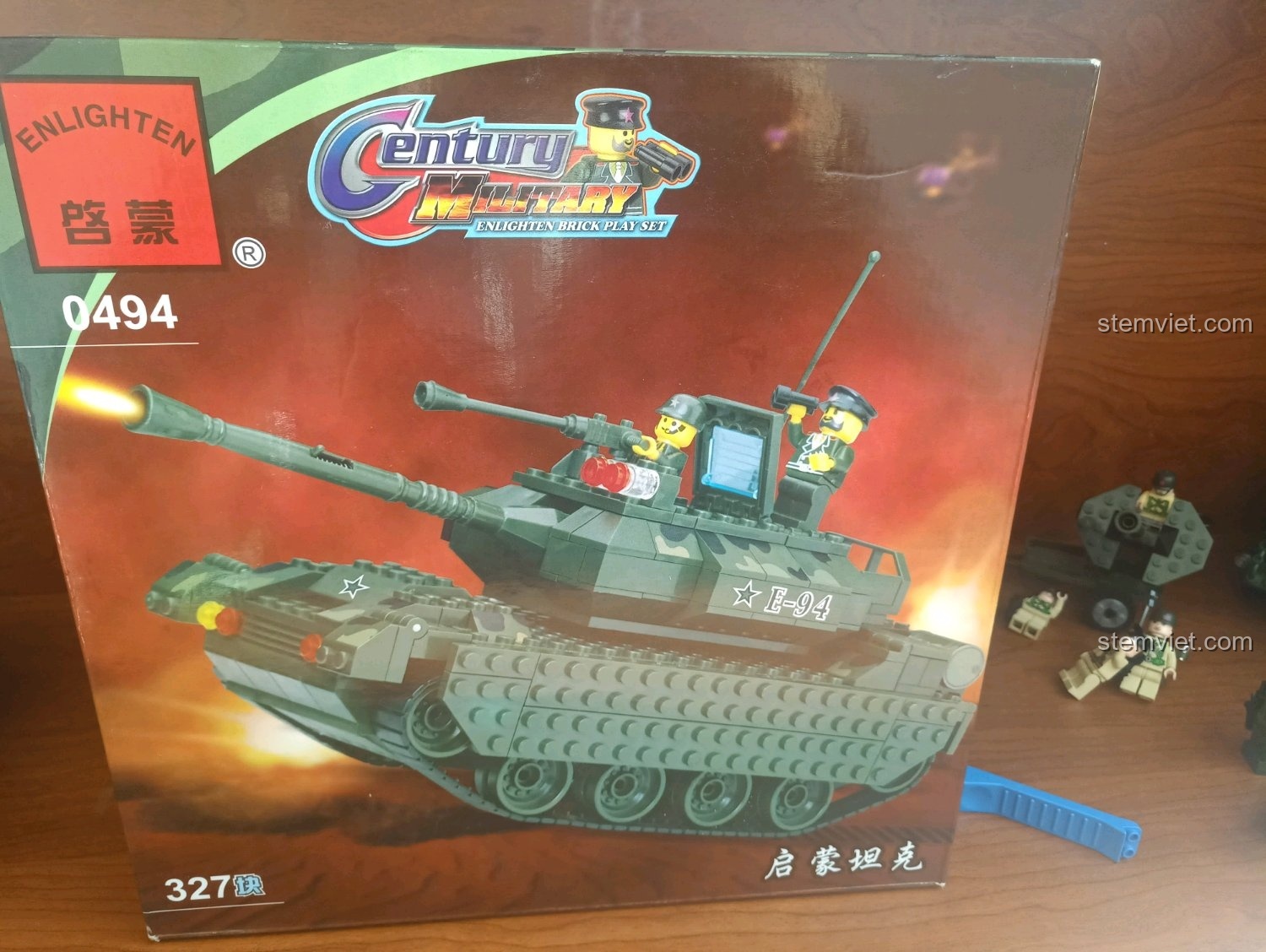 Mặt trước hộp đồ chơi lắp ráp Enlighten 0494 Xe Tăng Quân Sự Thế Kỷ với hình ảnh xe tăng nổi bật.