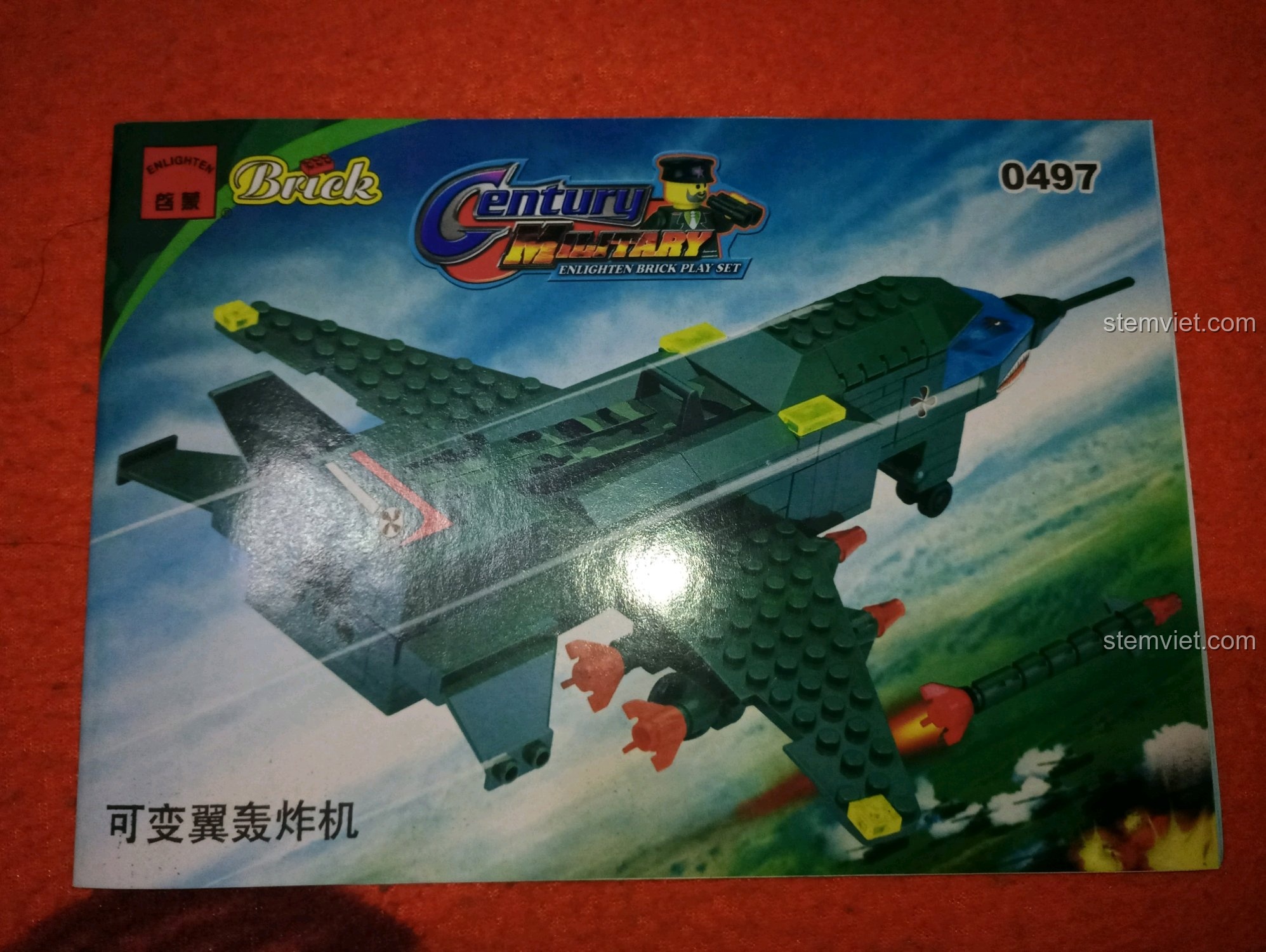 Hộp đồ chơi lắp ráp Enlighten 0497 Máy bay ném bom cánh cụp cánh xòe Century Military với hình ảnh máy bay hoàn chỉnh và logo hãng.