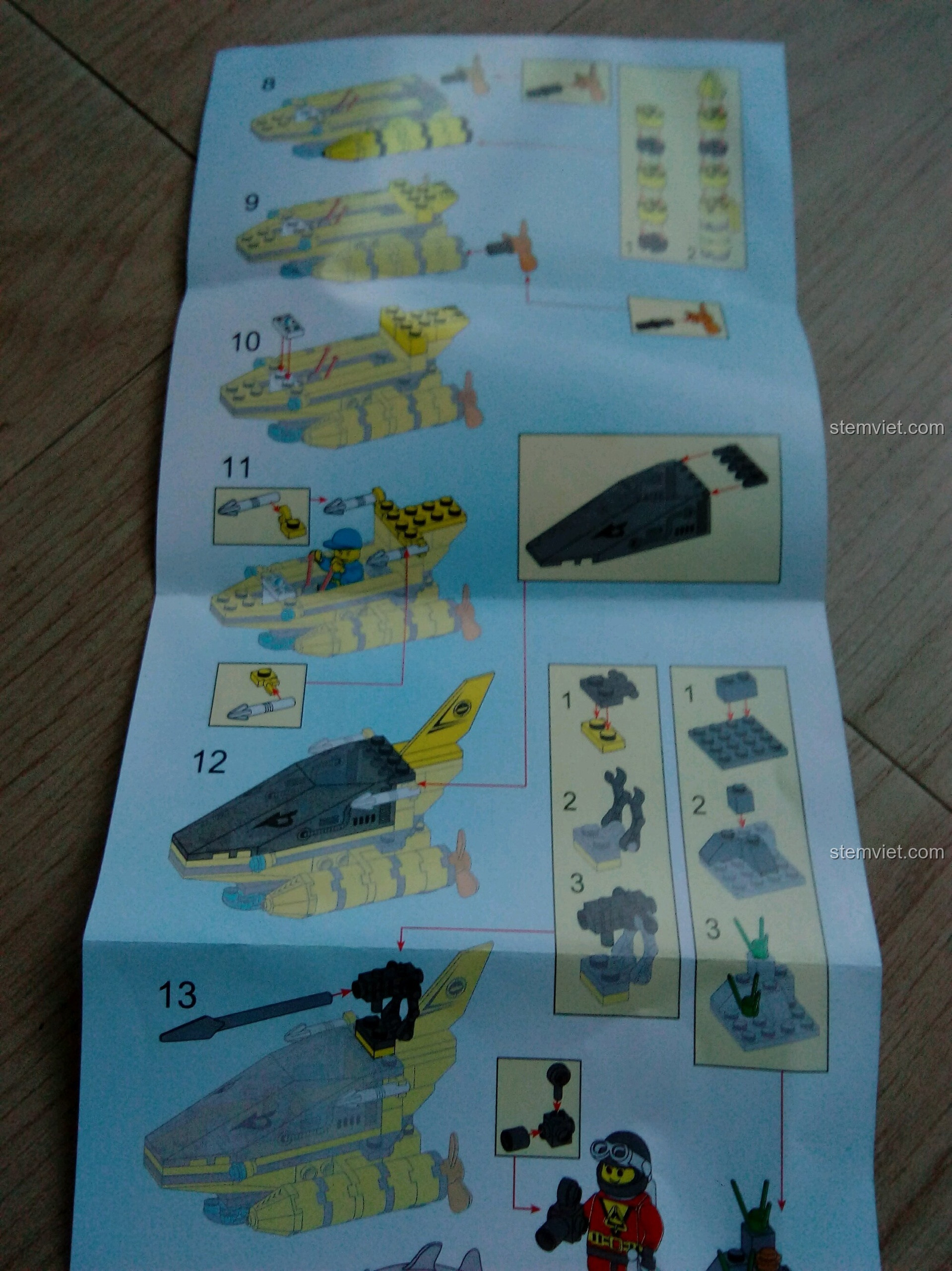 Trang thứ hai của sách hướng dẫn lắp ráp Tàu Ngầm Quan Sát Cá Heo Enlighten 1215, tiếp tục các bước hoàn thiện mô hình. Trải nghiệm QMAN 1215 Tàu ngầm thám hiểm đại dương.