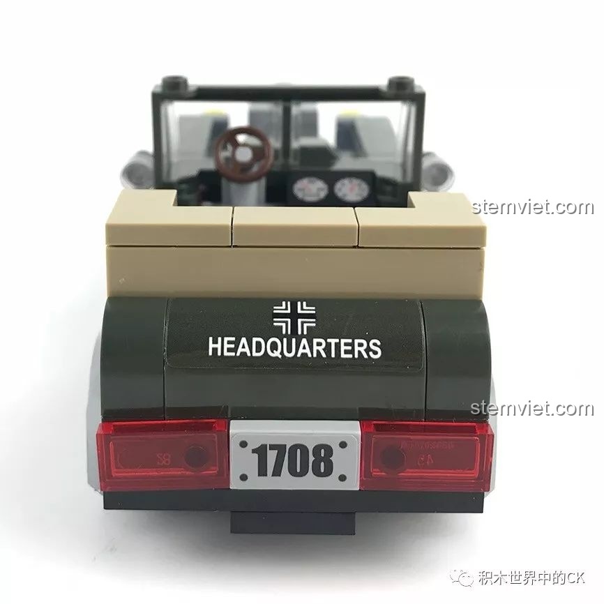 Mặt sau của xe mui trần quân sự Enlighten 1708, với dòng chữ 