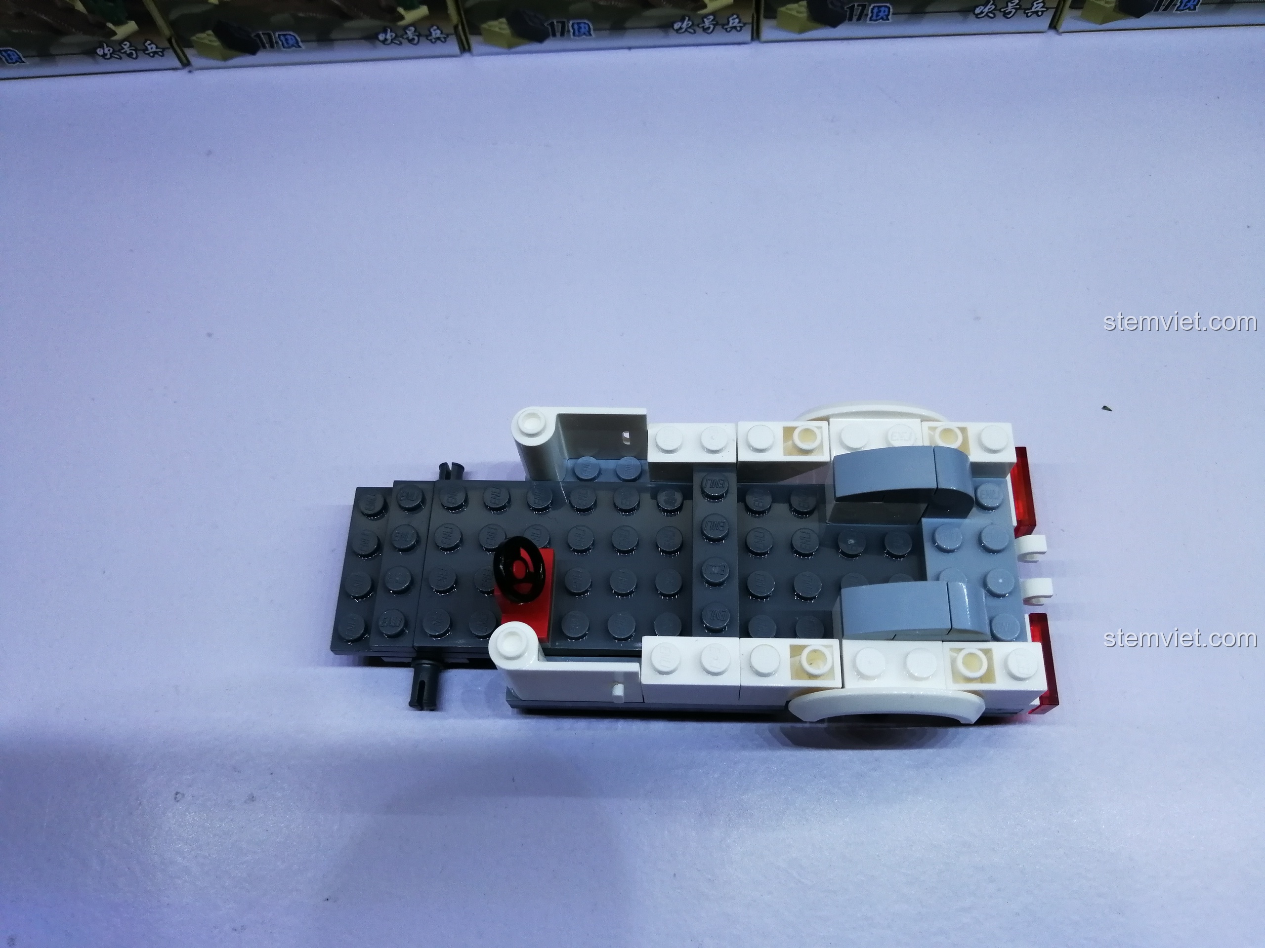 Gắn vô lăng và các chi tiết nội thất ban đầu cho xe bán tải quân sự Enlighten 3201.