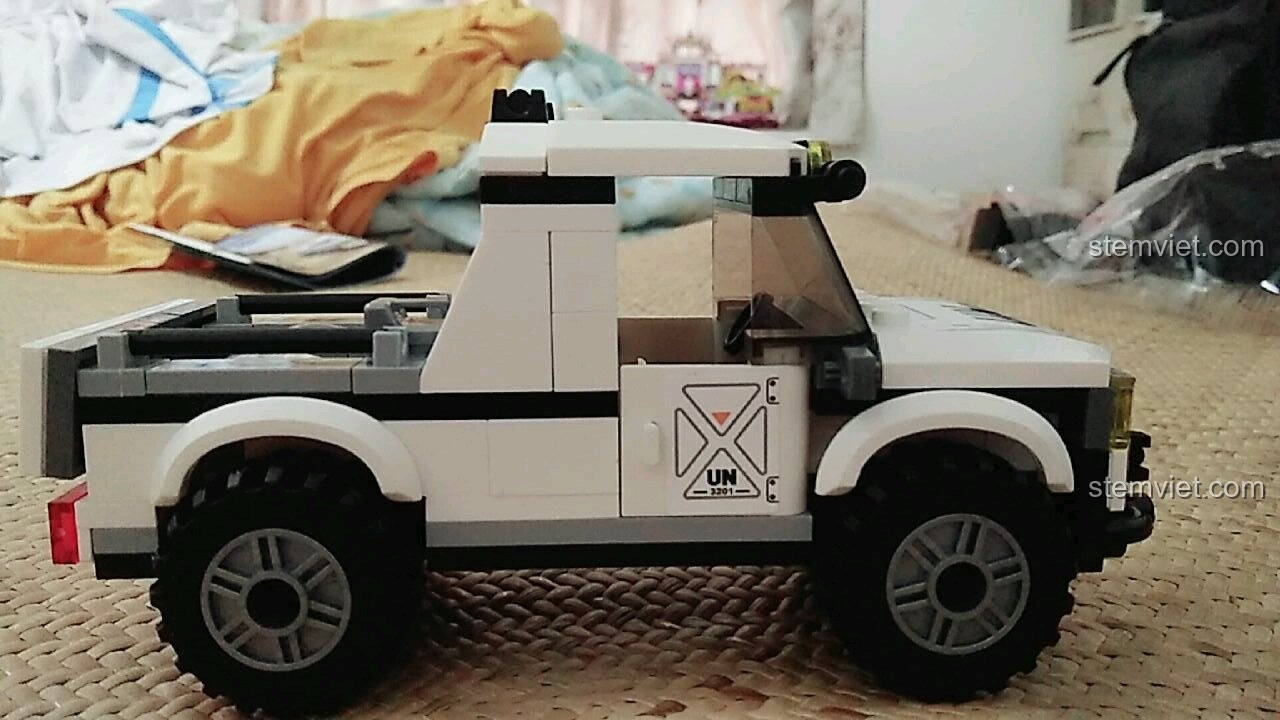 Cận cảnh bánh xe bán tải quân sự Enlighten 3201