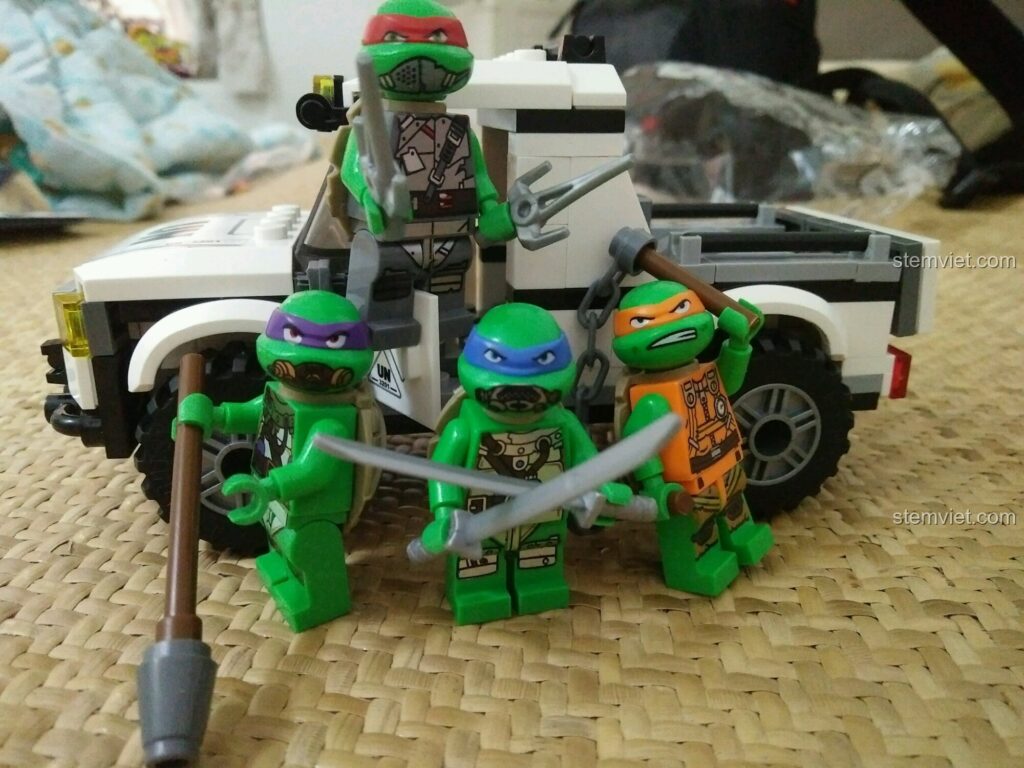 Bộ lắp ráp xe bán tải quân sự Enlighten 3201 với 4 ninja rùa và vũ khí