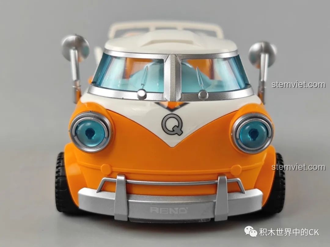 Cận cảnh phần đầu xe đua Big Q Bar Enlighten 74015, nổi bật với đèn pha tròn, lưới tản nhiệt và logo Q đặc trưng của QQ Speed.