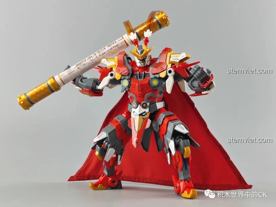 Cận cảnh phần ngực và bụng của robot Tôn Ngộ Không Enlighten 74021, với các chi tiết giáp trụ phức tạp và màu sắc hài hòa.