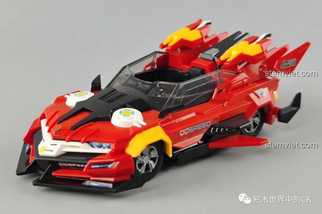 Mô hình xe đua Tôn Ngộ Không Enlighten 74021 sau khi hoàn thành, với thiết kế hầm hố, màu đỏ chủ đạo và các chi tiết sắc sảo.