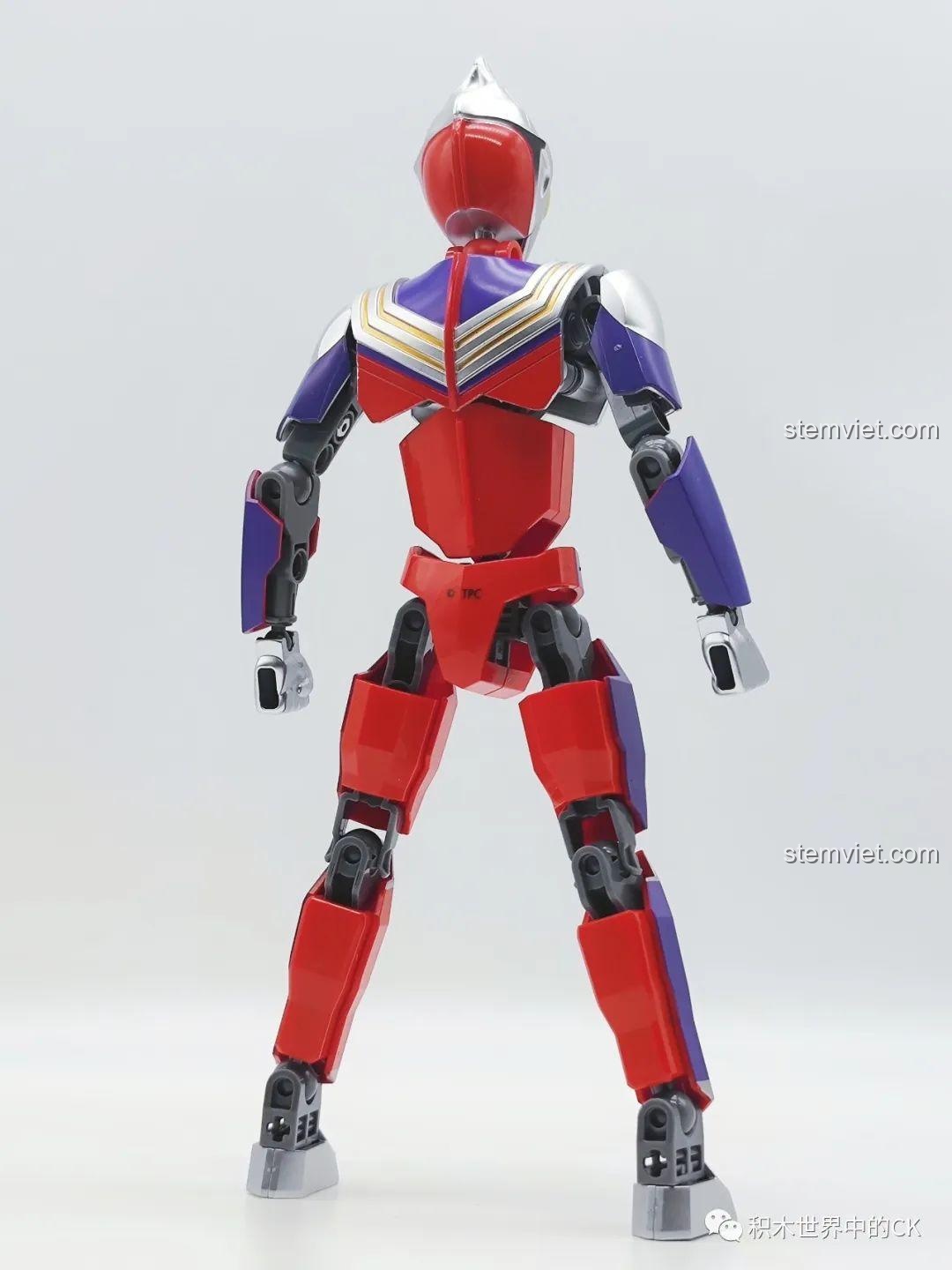 Mặt sau của mô hình lắp ráp Enlighten 75017 Diga Ultraman Composite Type, lộ rõ cấu trúc khớp.