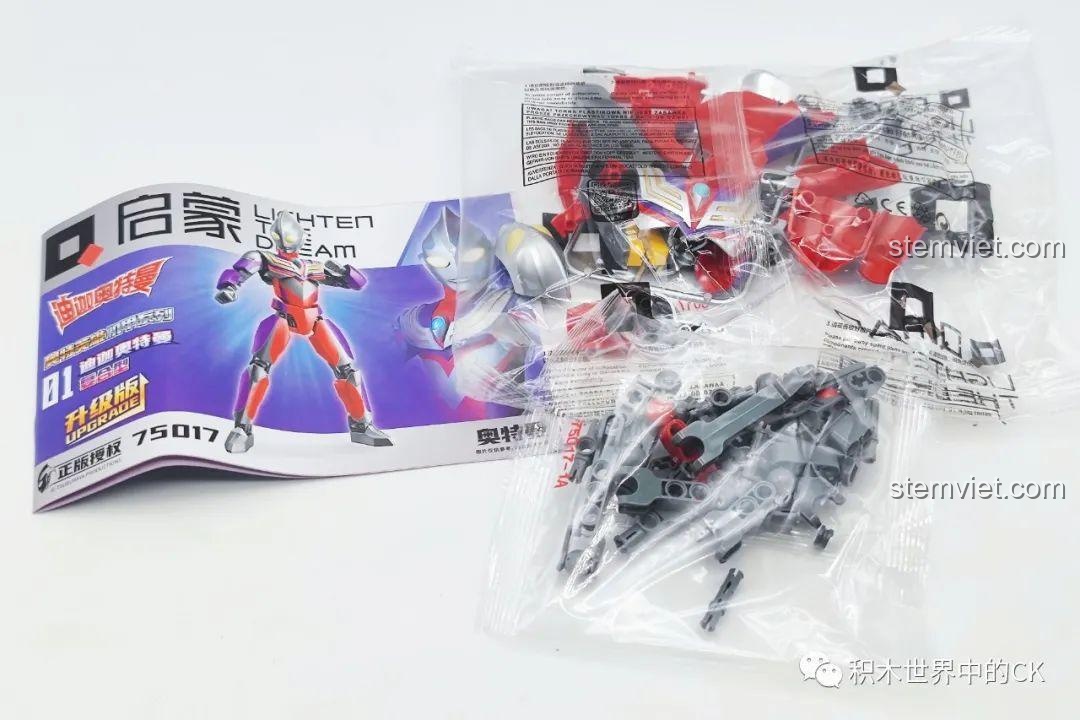 Mở hộp bộ lắp ráp Enlighten 75017 Diga Ultraman, hiển thị các túi mảnh ghép và sách hướng dẫn.