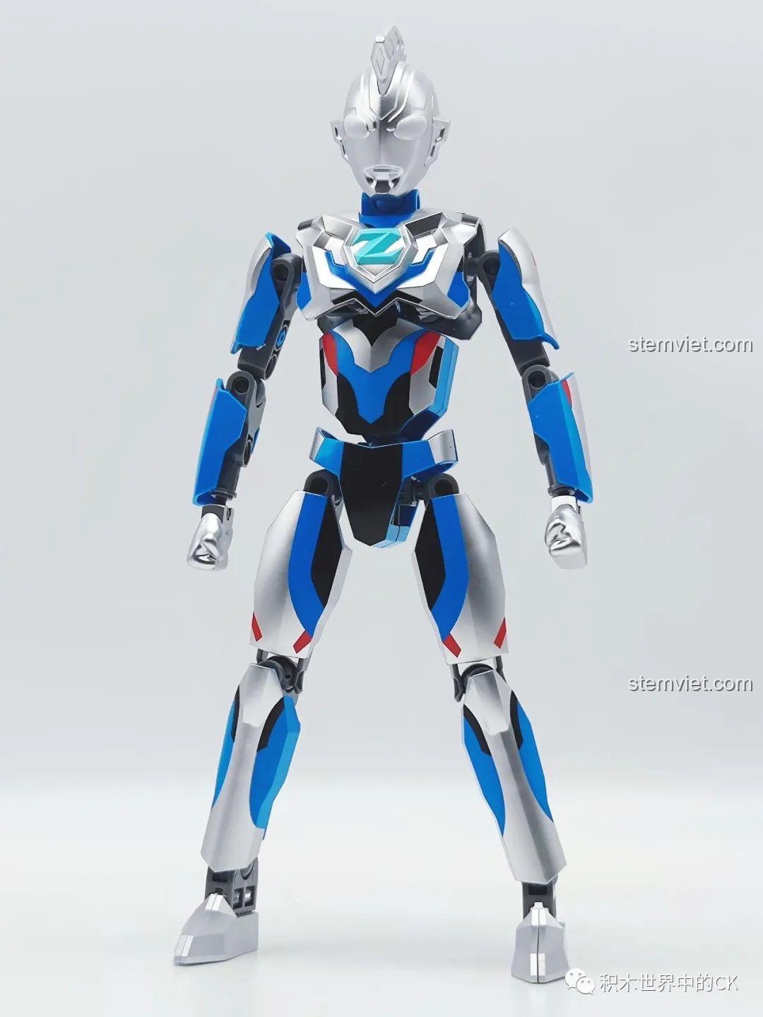 Mô hình lắp ráp Enlighten 75018 Zett Ultraman Original Form hoàn chỉnh, đứng thẳng.