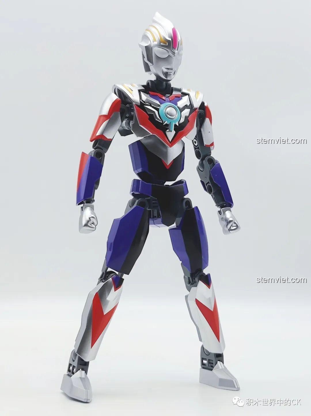 Mô hình lắp ráp Enlighten 75019 Orb Ultraman Orb Origin từ góc nghiêng, chi tiết giáp.
