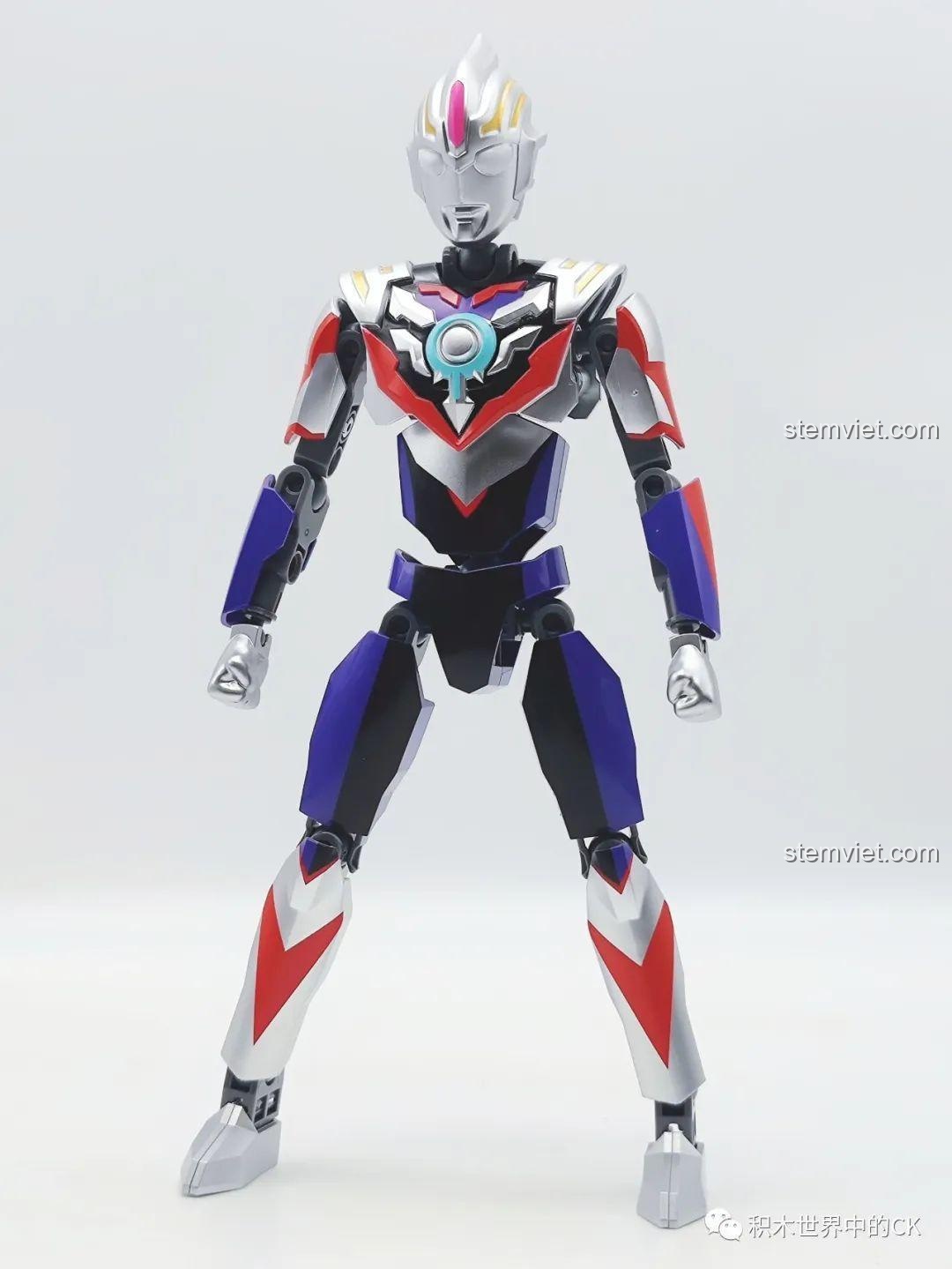 Mô hình lắp ráp Enlighten 75019 Orb Ultraman Orb Origin hoàn chỉnh, đứng thẳng.