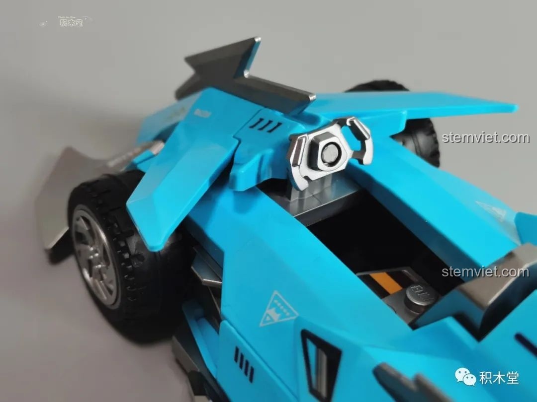 Cận cảnh buồng lái của mô hình xe đua QQ Tốc Độ Enlighten 74015大Q吧, với vô lăng và ghế ngồi.