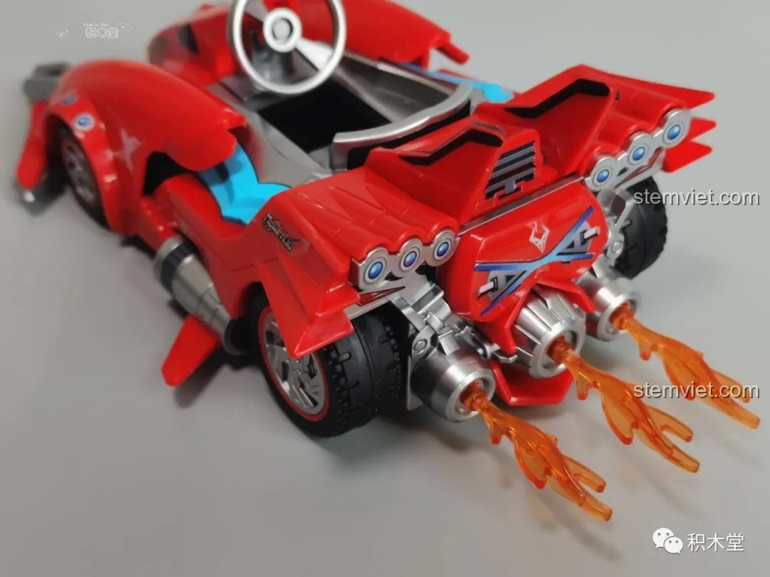 Cận cảnh cạnh bên của mô hình xe đua QQ Tốc Độ Enlighten 74011擎天雷诺, với các chi tiết phụ kiện.