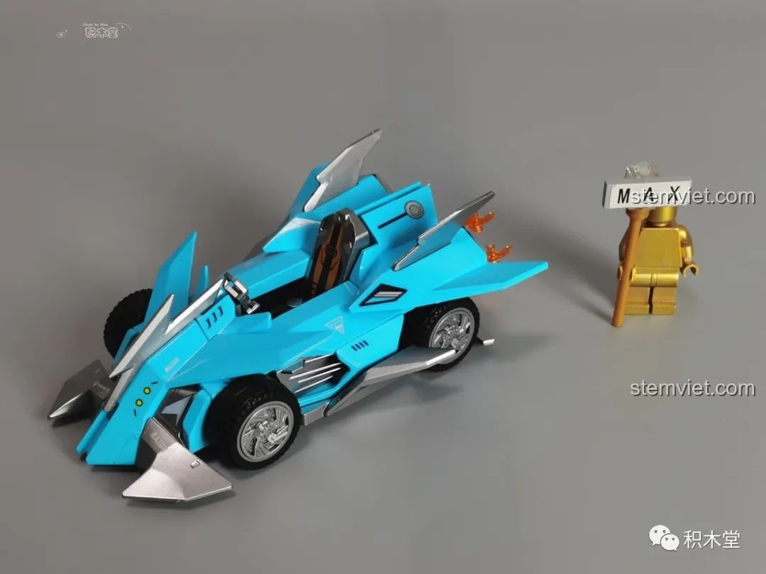 Cận cảnh kích thước mô hình xe đua QQ Tốc Độ Enlighten 74015大Q吧 trên hộp sản phẩm.