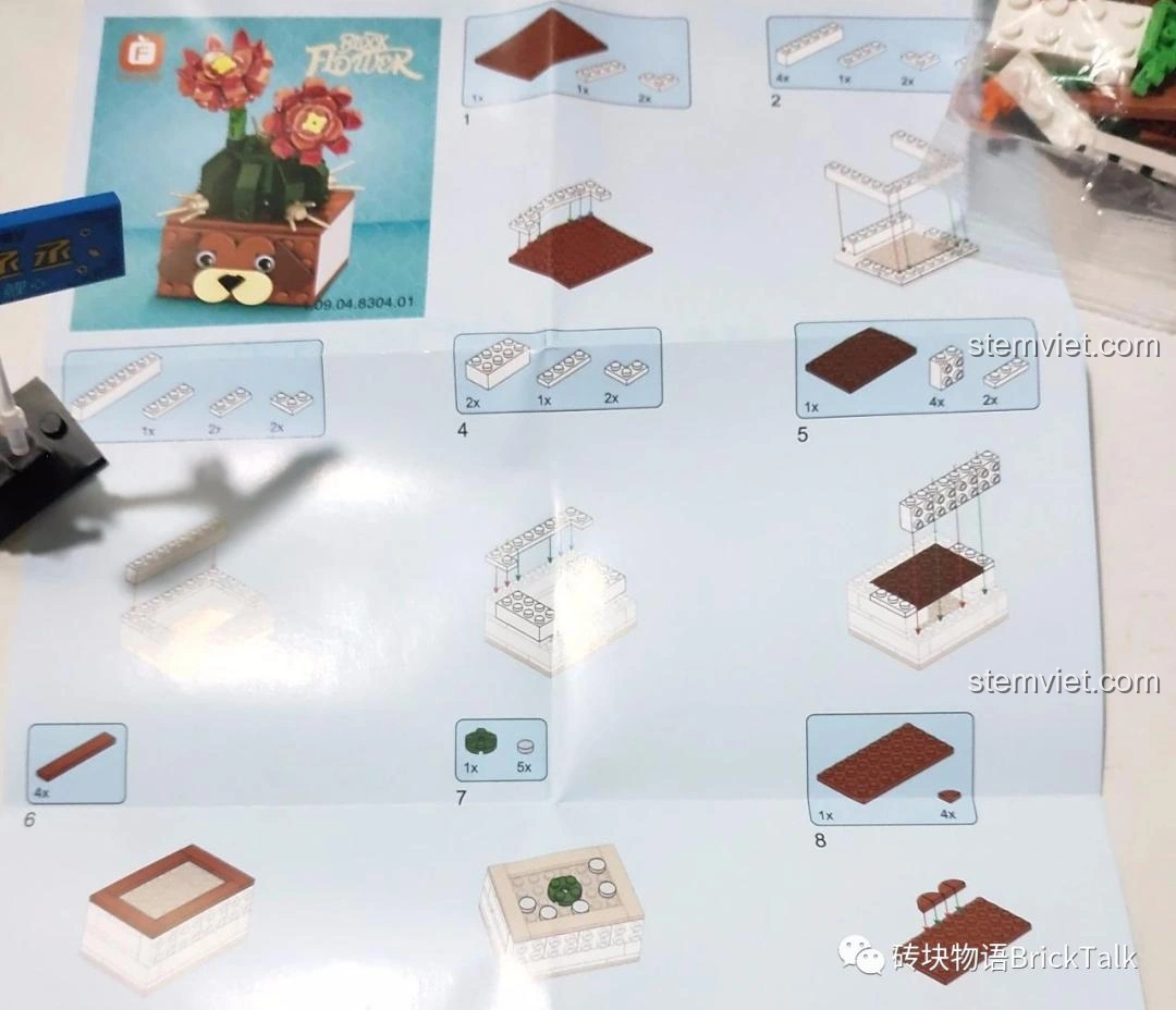 Sách hướng dẫn lắp ráp chi tiết của Forange FC 8304 Mô hình Hoa Xương Rồng Nở, với các bước rõ ràng và hình ảnh minh họa.