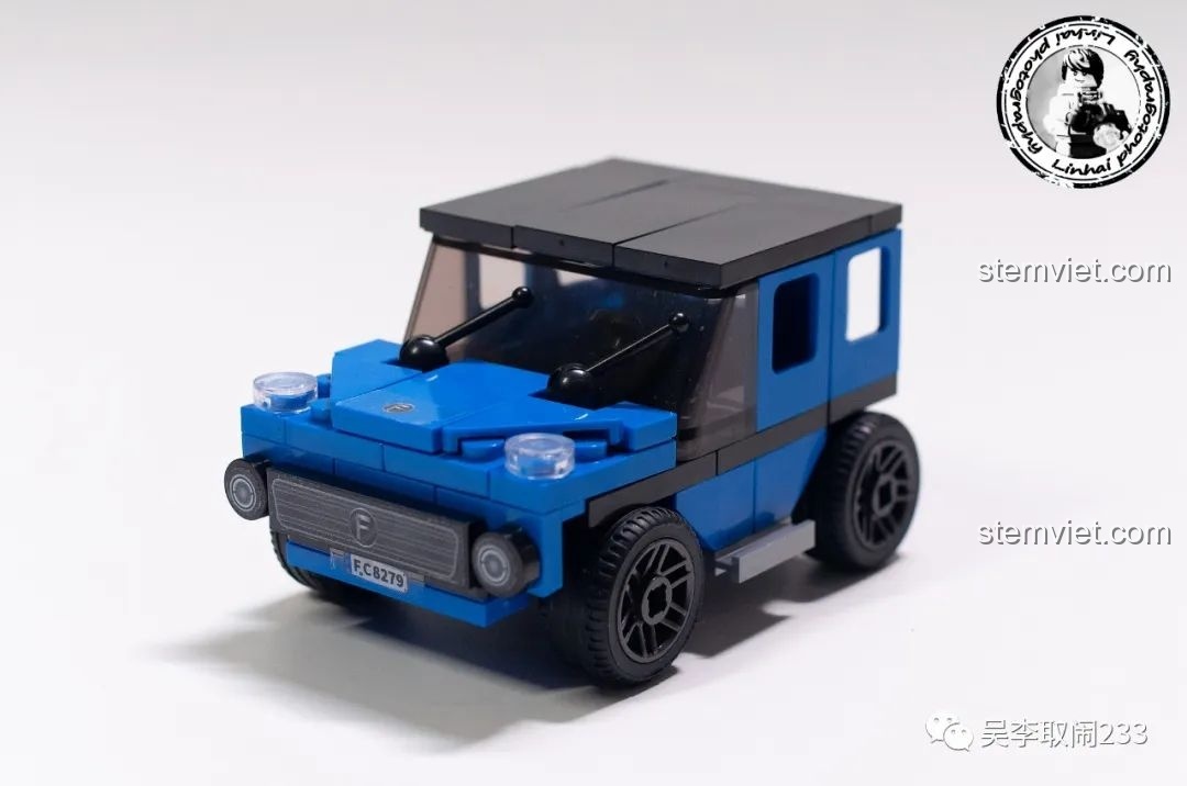 Mô hình xe Mercedes-Benz G63 màu xanh dương từ bộ Forange FC8279.