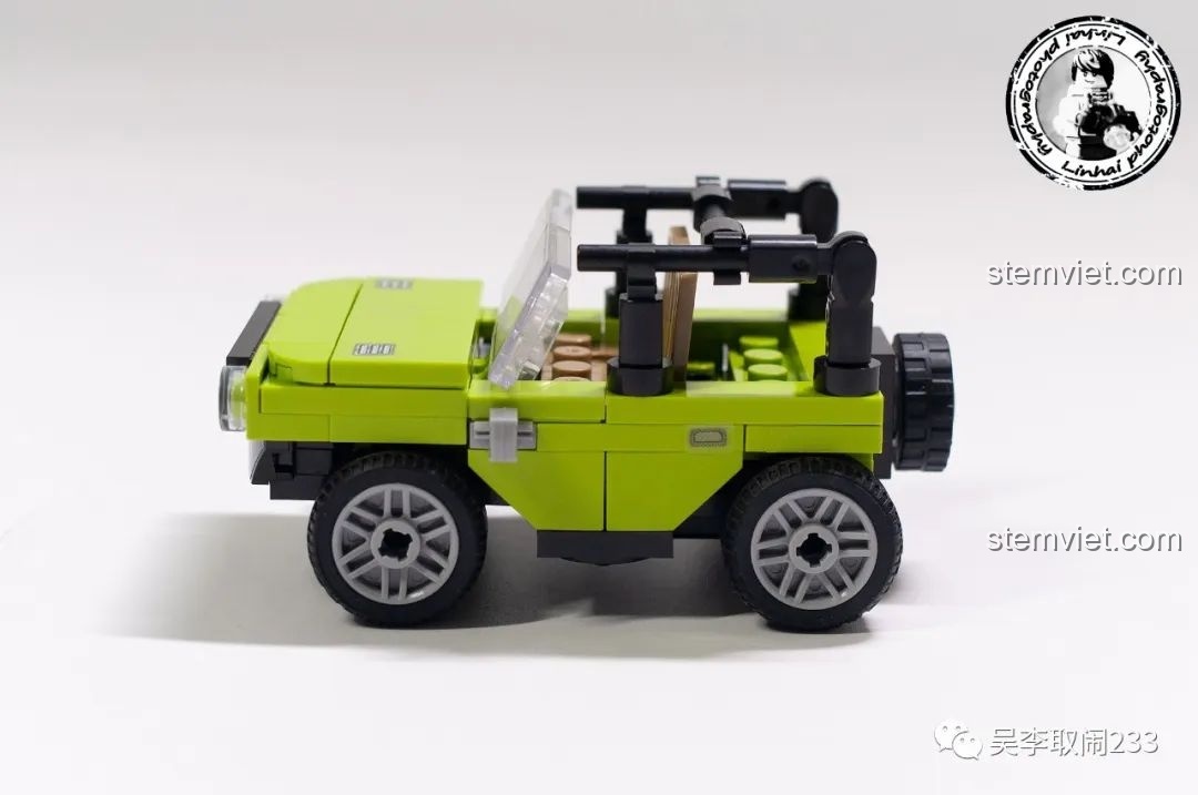 Mô hình xe Suzuki Jimny mui trần màu xanh lá từ bộ Forange FC8279.