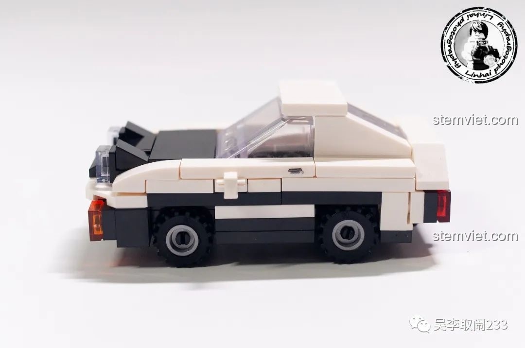 Mô hình xe Toyota AE86 Trueno từ bộ Forange FC8279 nhìn từ bên hông.