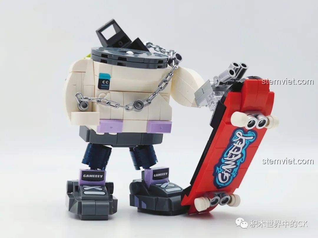 Quá trình lắp ráp mô hình Gameeey Trượt Ván W9001, phần thân và chân đang được hoàn thiện.