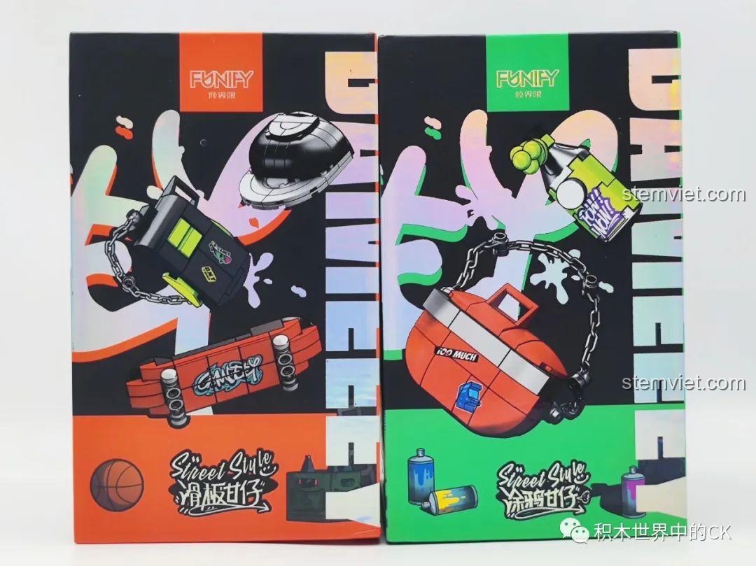 Mặt sau hộp đồ chơi lắp ráp Funify W9001 và W9002, thể hiện các phụ kiện và chi tiết độc đáo.