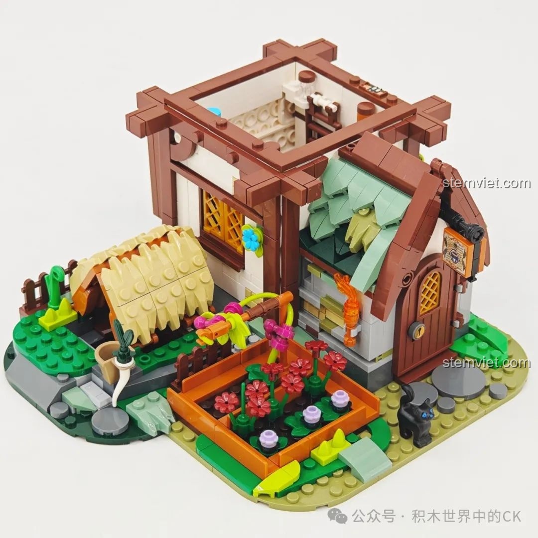 Khu vườn của bộ FunWhole F9024 Tiệm Thuốc Thời Trung Cổ đang được lắp ráp, với hoa và cây xanh.