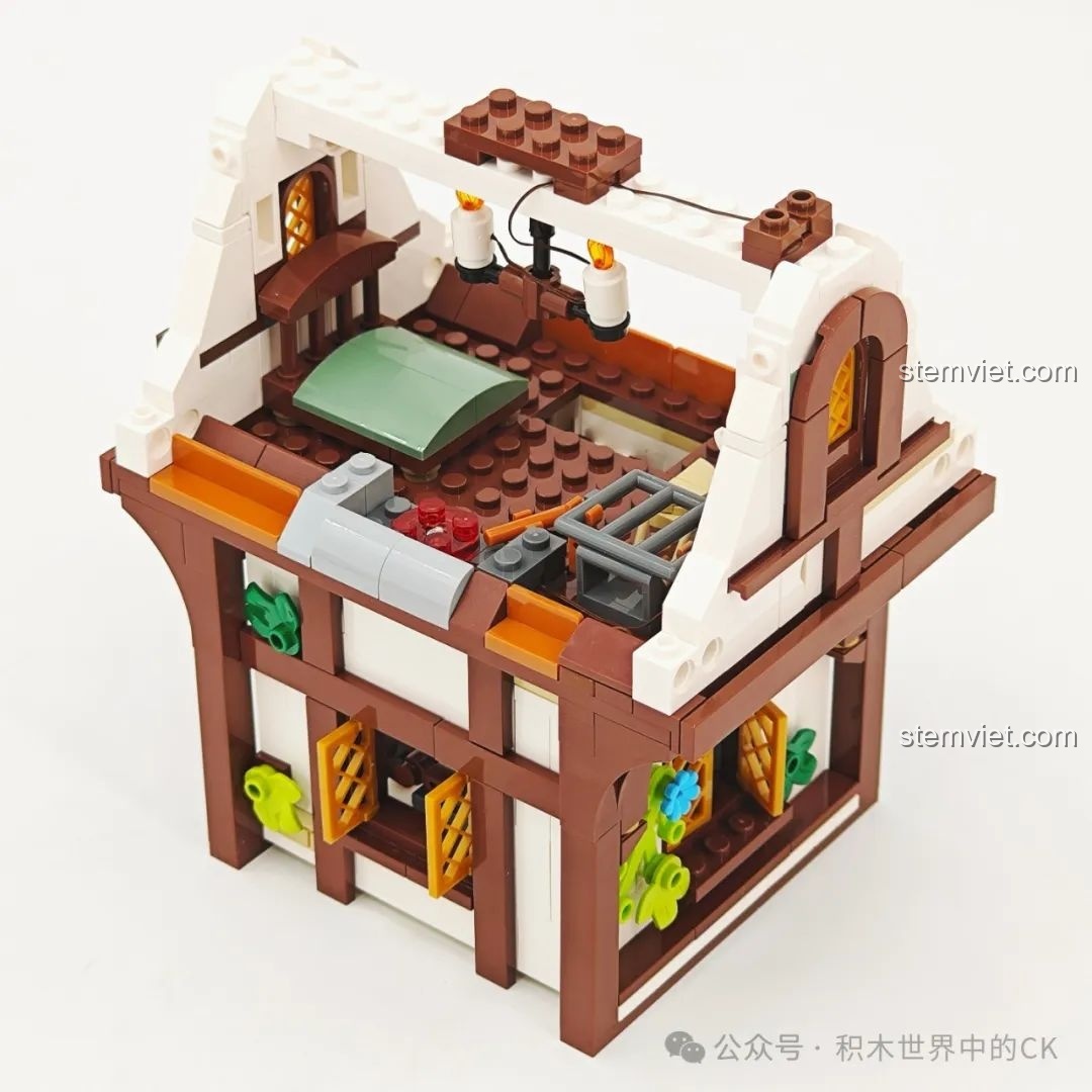 Cấu trúc mái nhà của bộ FunWhole F9024 Tiệm Thuốc Thời Trung Cổ đang được lắp ráp.