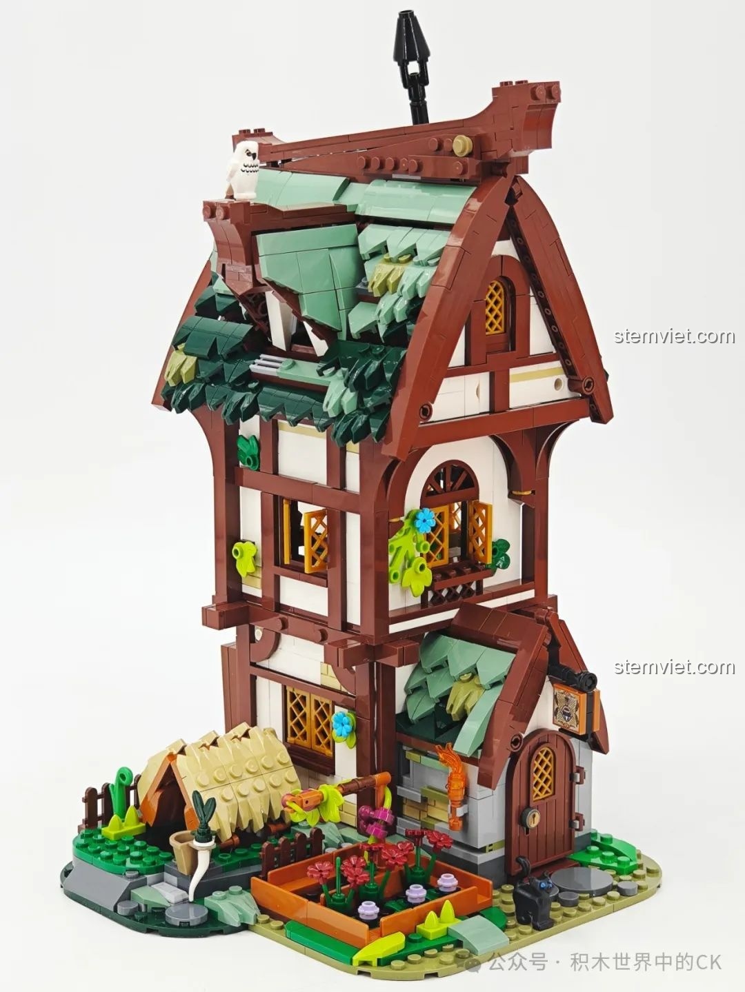 Hai nhân vật minifigure Phù thủy và Học trò bào chế thuốc của bộ FunWhole F9024 Tiệm Thuốc Thời Trung Cổ.