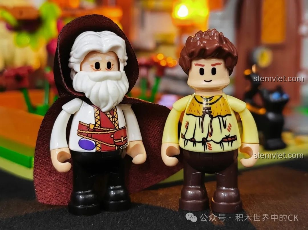 Mô hình hoàn chỉnh của bộ FunWhole F9024 Tiệm Thuốc Thời Trung Cổ với đèn LED sáng rực trong bóng tối.