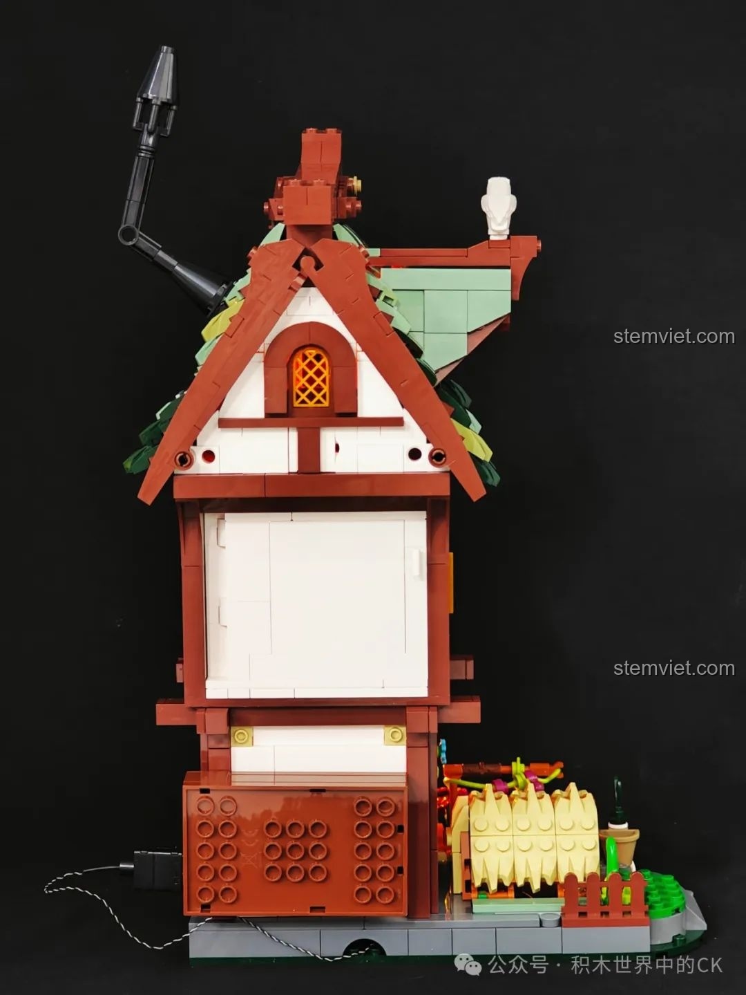 Cận cảnh chú mèo đen nhỏ xinh trong bộ FunWhole F9024 Tiệm Thuốc Thời Trung Cổ.