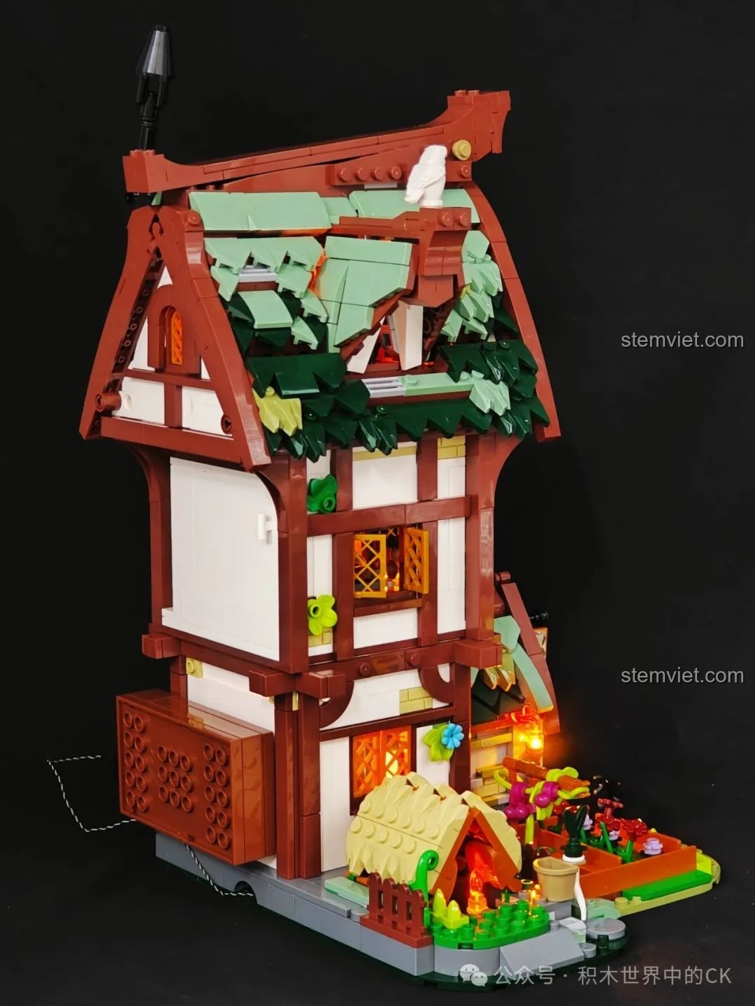 Cận cảnh cửa ra vào và biển hiệu của bộ FunWhole F9024 Tiệm Thuốc Thời Trung Cổ.